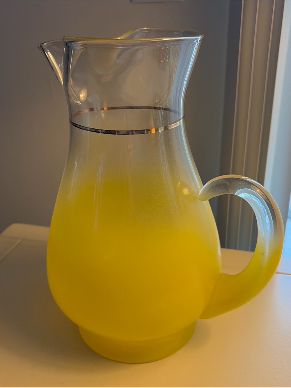 MCM ‘Blendo’ Yellow Frosted Glass Cocktail Pitcher, Mid Century Vintage 1950’s - Picture 2 of 8